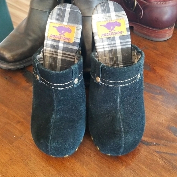 Rocket Dog Shoes - Rocket Dog Suede Chunky Heel Clog Slip On Womens size 7. Rivet detail.